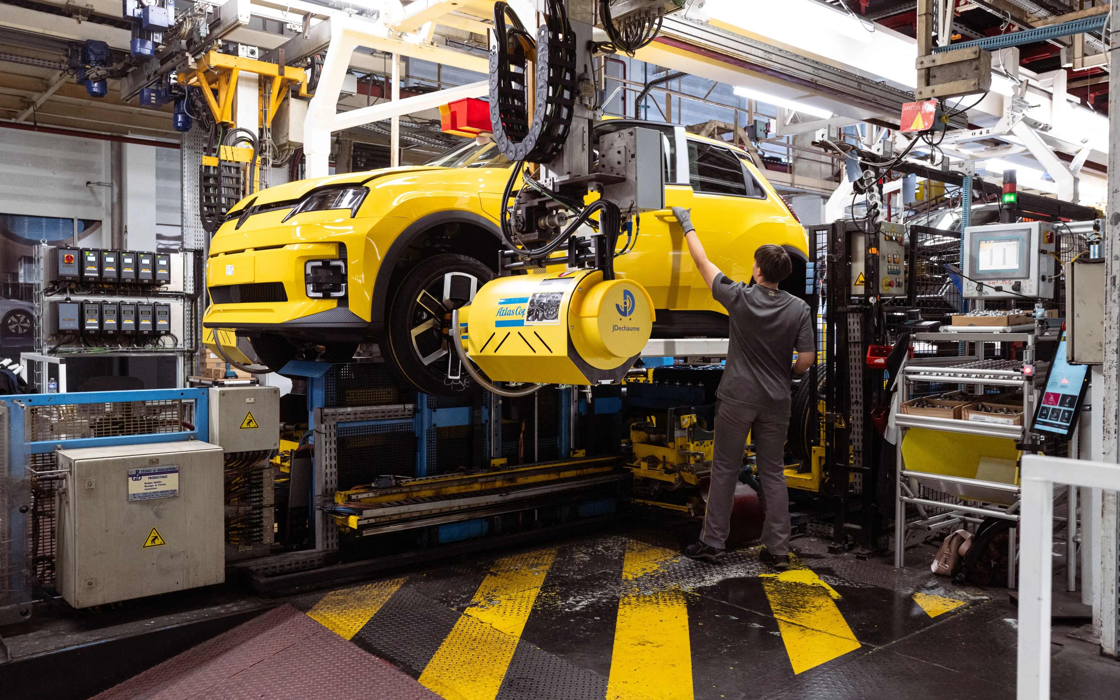 Renault 5 en préparation dans l'Usine Ampere de Douai
