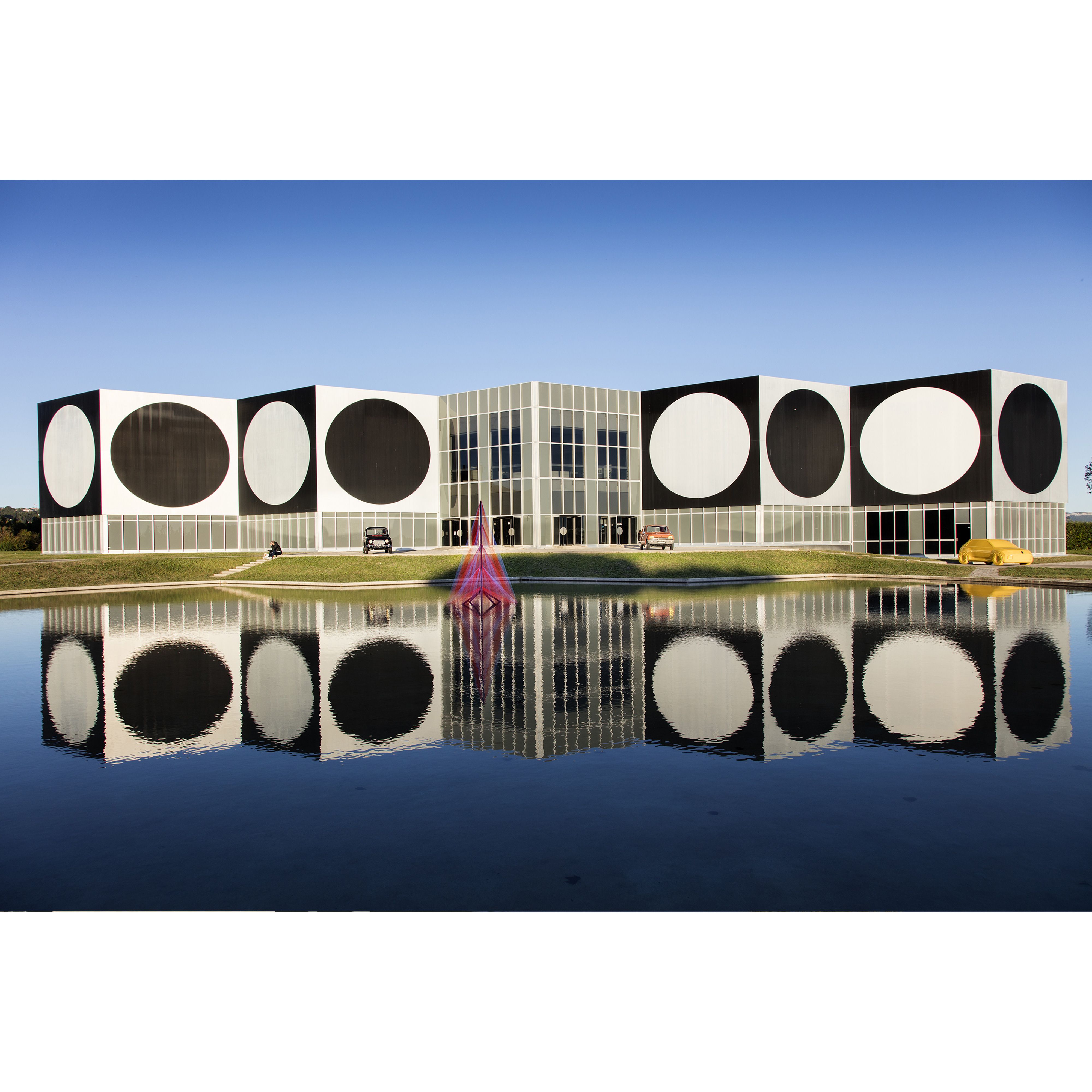 Renault logo : The diamond pattern designed by Vasarely